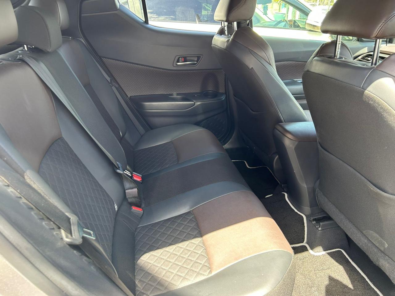 
								2018 Toyota CH-R full									