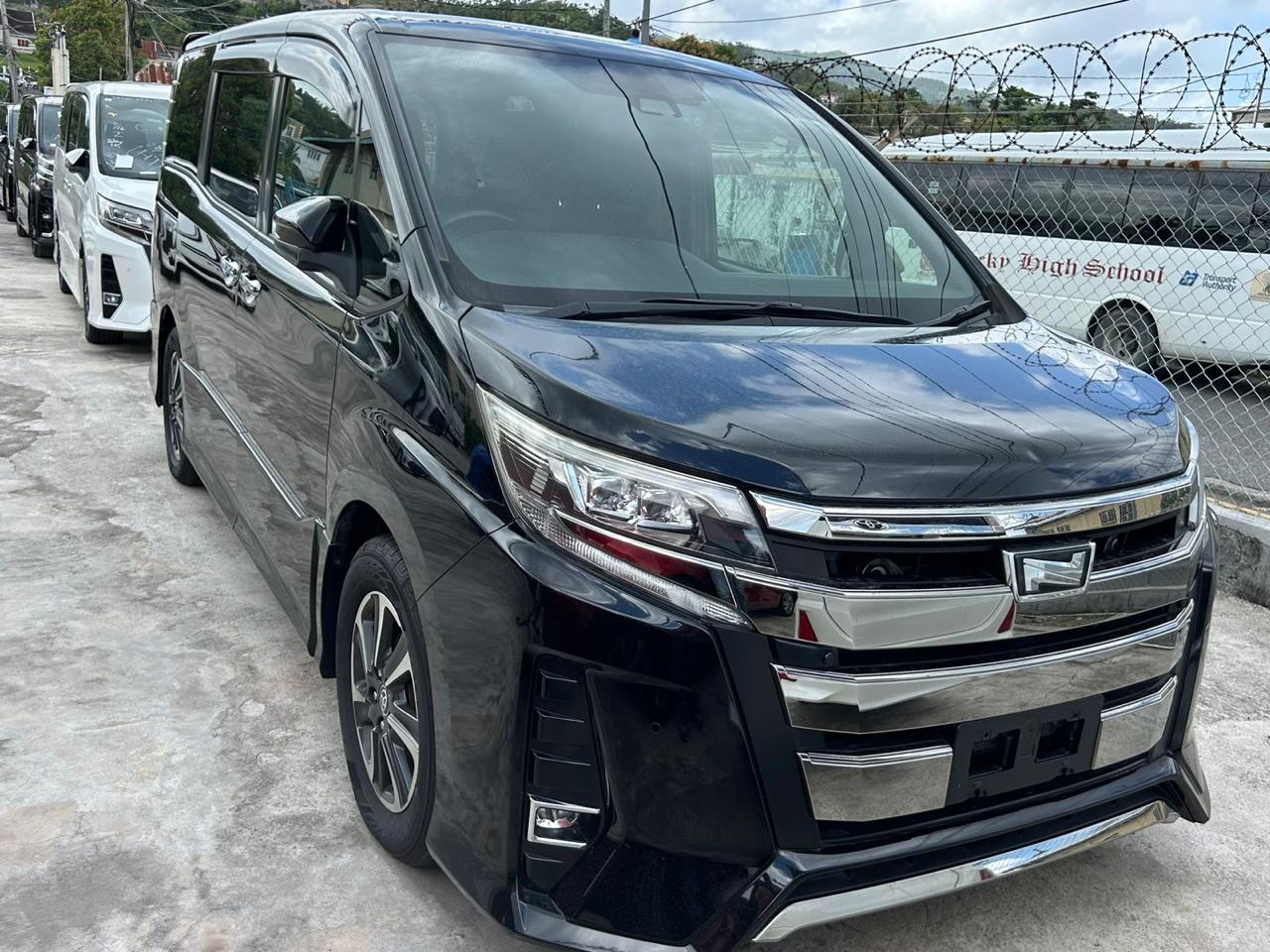 
								Toyota Noah WXB full									