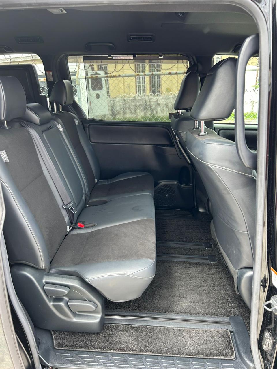 
								Toyota Noah WXB full									