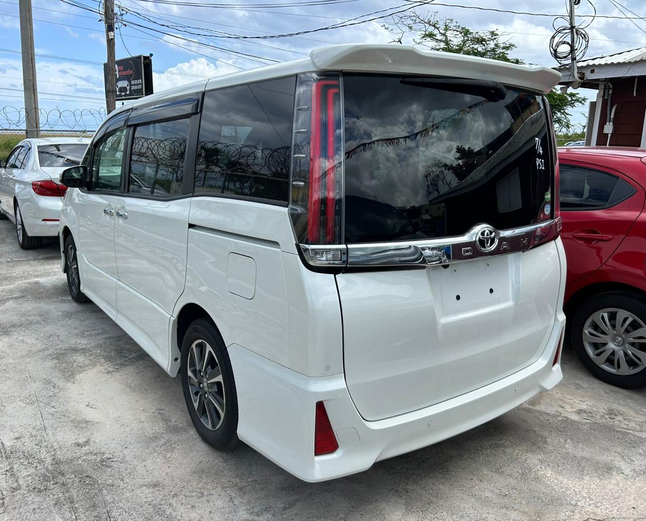 
								Toyota Noah 2019 full									