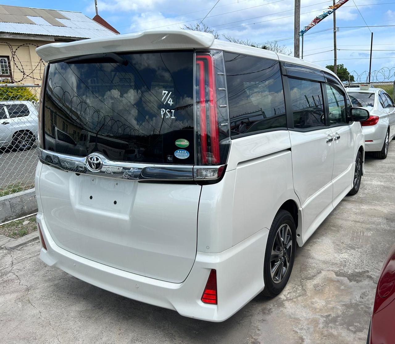 
								Toyota Noah 2019 full									